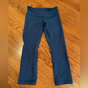 Lululemon Size 4 Lightweight Vibrant Blue Cropped Leggings